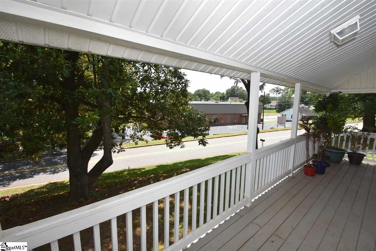 2356 Racing Road Greer, SC 29651 - Photo 4 of 24 Gallery Image 4