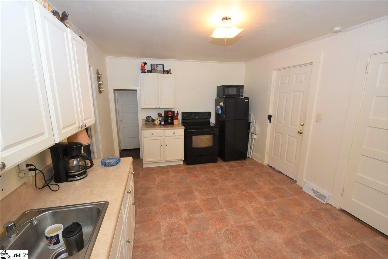 2356 Racing Road Greer, SC 29651 - Photo 8 of 24 Gallery Image 8