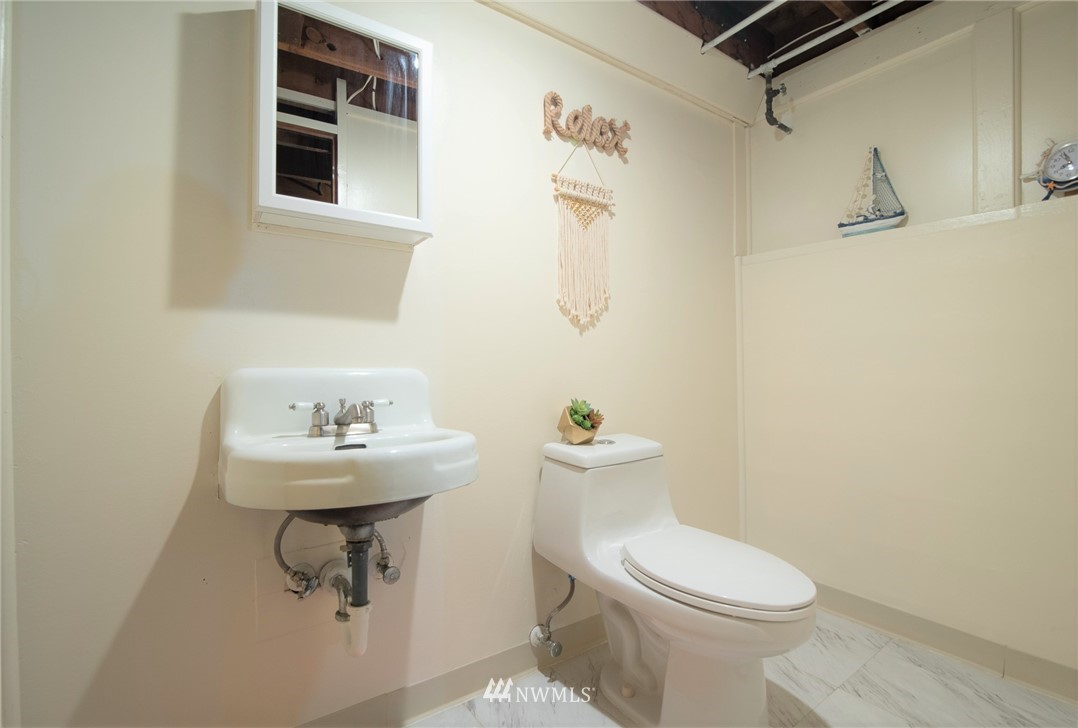 8455 Renton Avenue South Seattle, WA 98118 - Photo 13 of 15 Gallery Image 13
