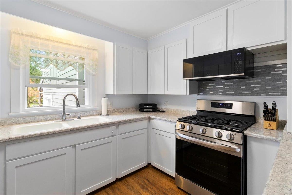 1555 East Arlington Road Arlington, VT 05250 - Photo 16 of 60