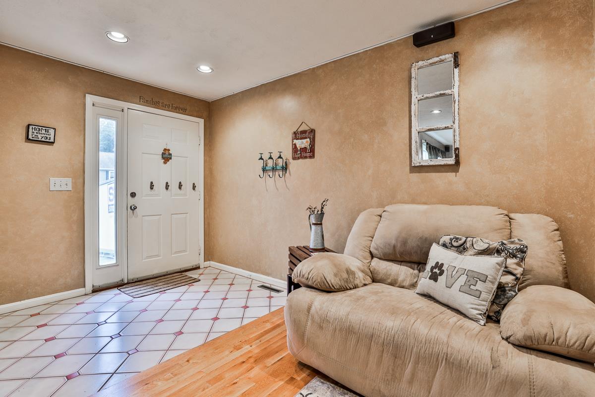 12 Rangers Drive, Unit B Hudson, NH 03051 - Photo 7 of 22