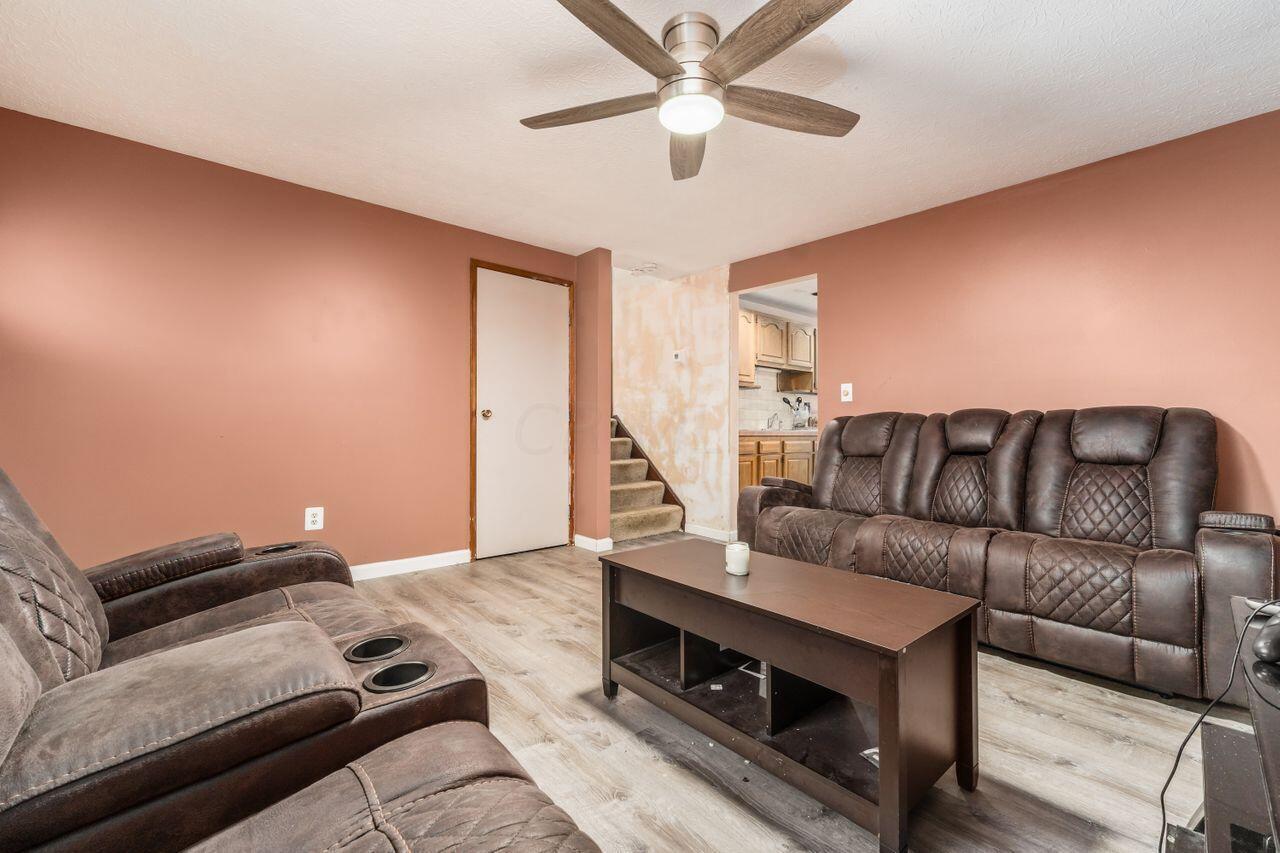 6507 Bartlett Road Reynoldsburg, OH 43068 - Photo 5 of 24 S_-_6507_Bartlett_Ct_-_024