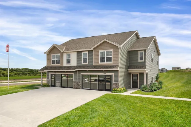 $406,700 | 1916 Highview Terrace, Shakopee, MN 55379