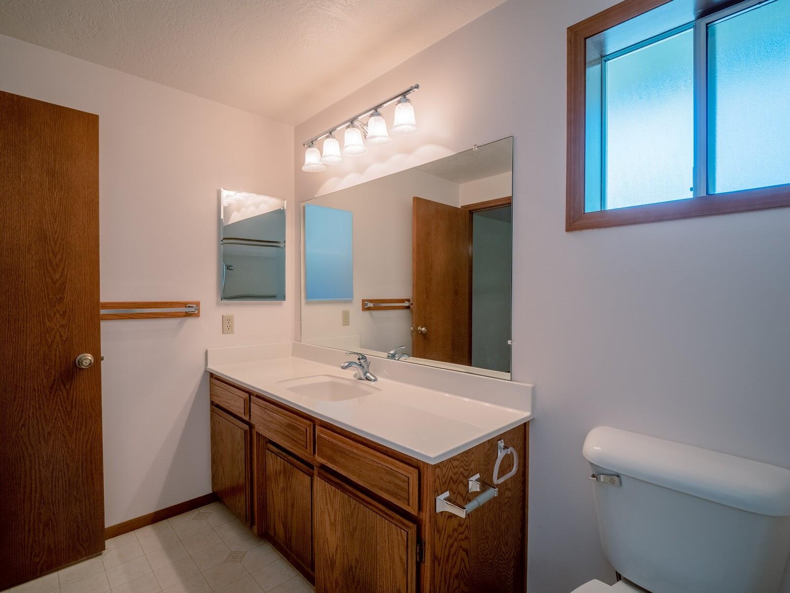 2629 Roberts Road Medford, OR 97504 - Photo 19 of 35 Master Bath 2