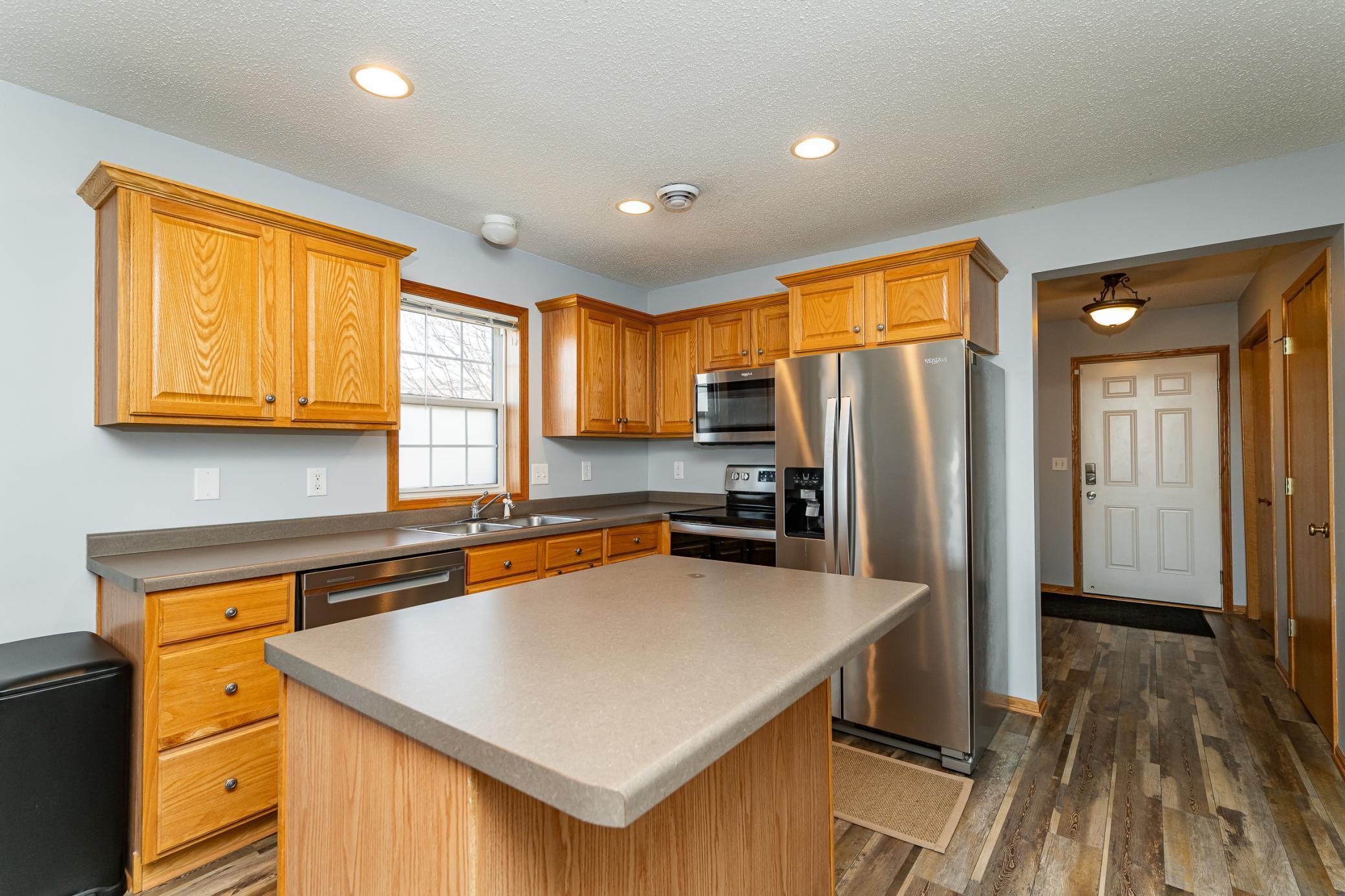 619 Pointe Court Southwest Rochester, MN 55902 - Photo 4 of 24
