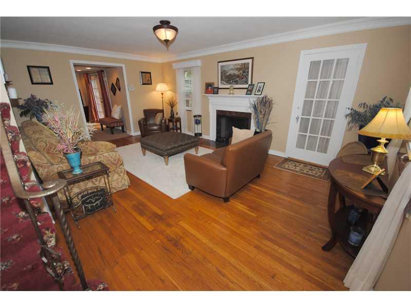 4541 Norwin Road Whitehall, PA 15236 - Photo 4 of 25 Living Room.