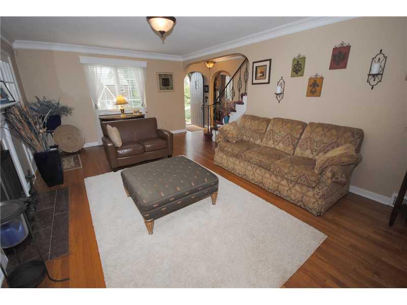 4541 Norwin Road Whitehall, PA 15236 - Photo 5 of 25 Living Room.