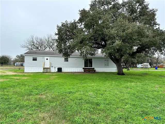 $159,000 | 410 Henrietta Street, Yoakum, TX 77995