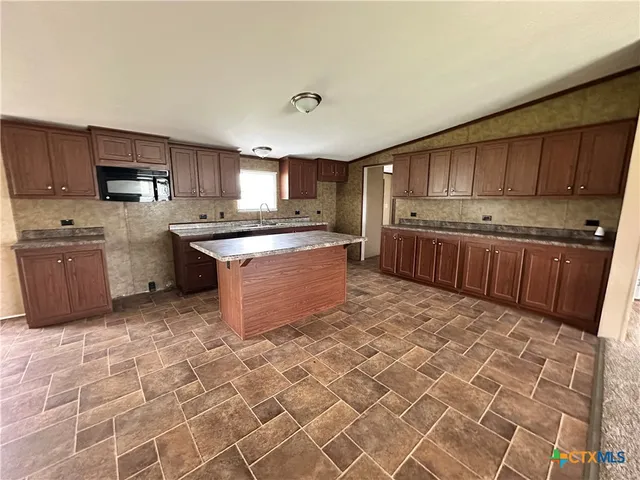 $159,000 | 410 Henrietta Street, Yoakum, TX 77995