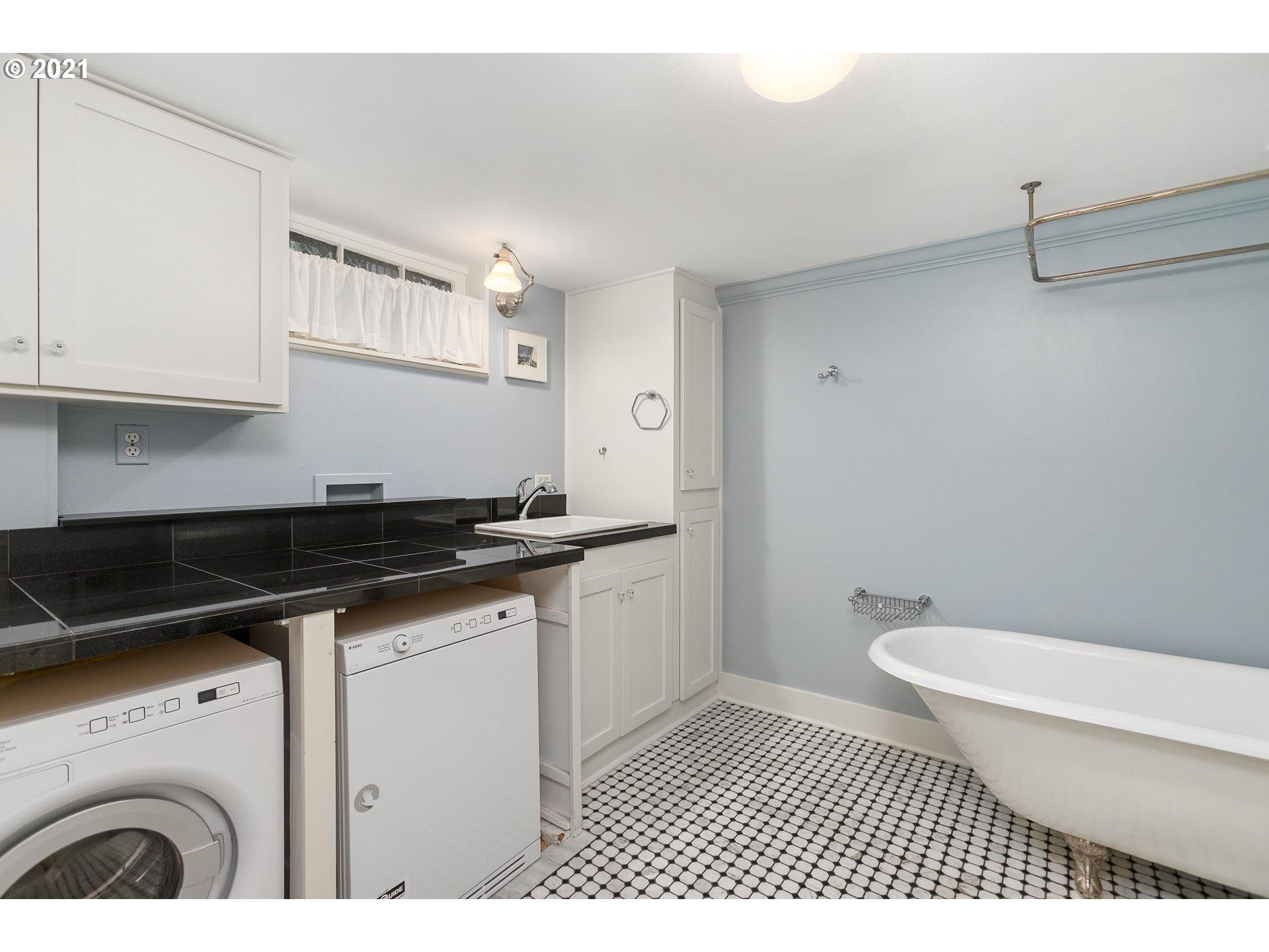 2818 Southwest Patton Road Portland, OR 97201 - Photo 23 of 31