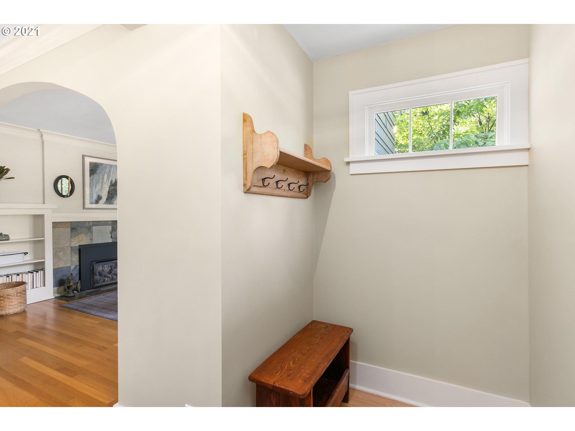 2818 Southwest Patton Road Portland, OR 97201 - Photo 4 of 31