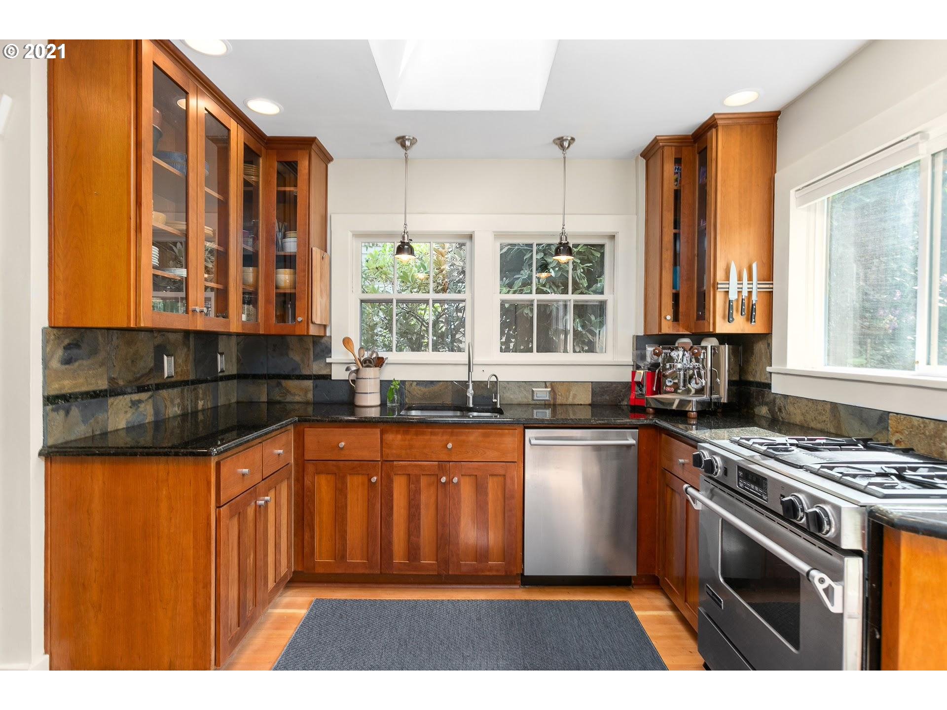 2818 Southwest Patton Road Portland, OR 97201 - Photo 8 of 31