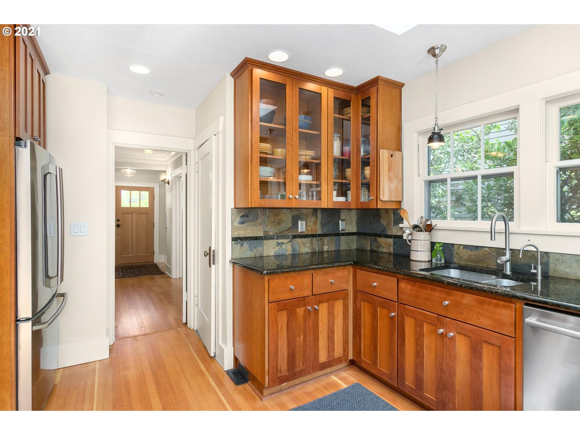 2818 Southwest Patton Road Portland, OR 97201 - Photo 9 of 31
