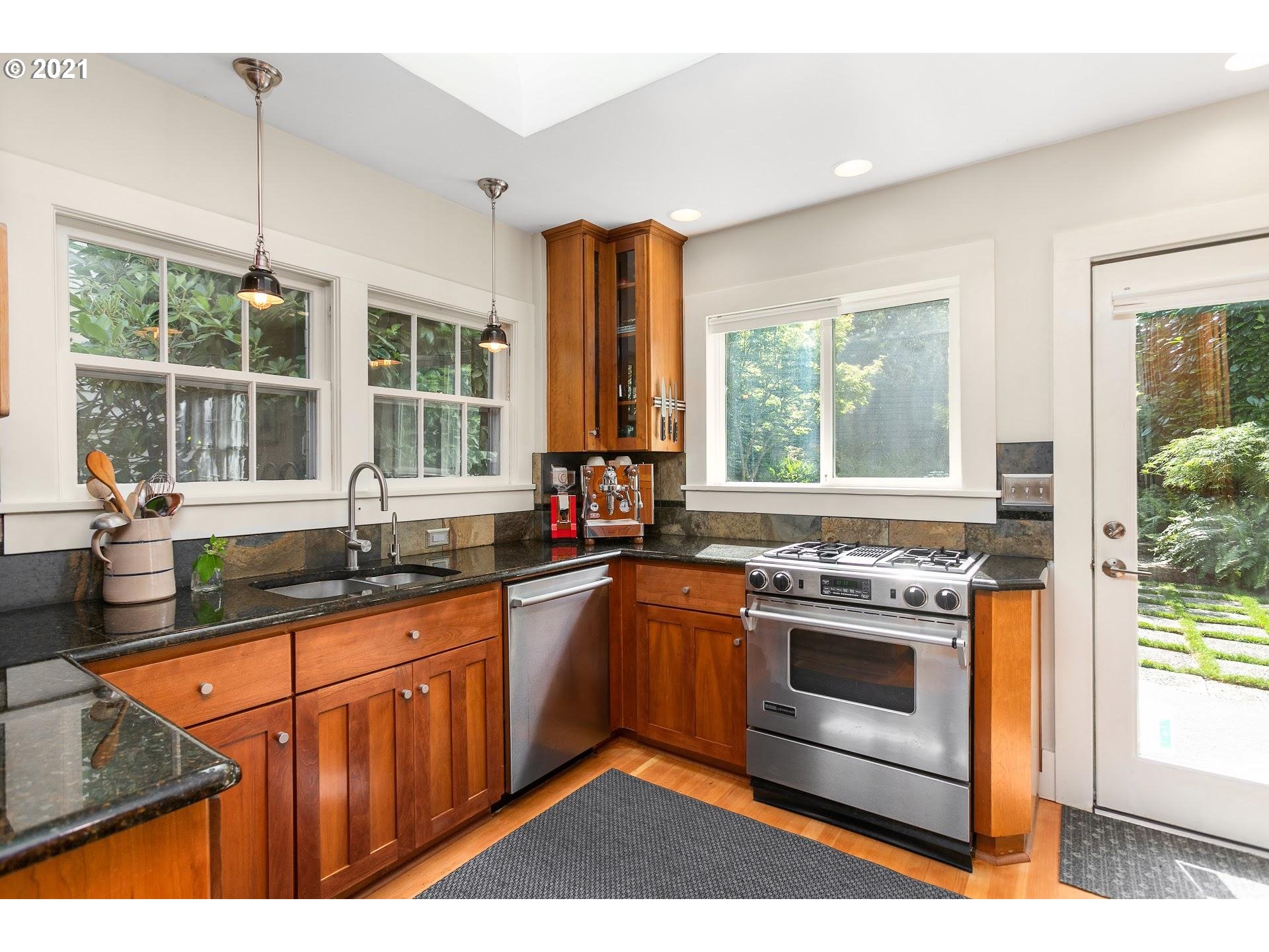 2818 Southwest Patton Road Portland, OR 97201 - Photo 10 of 31