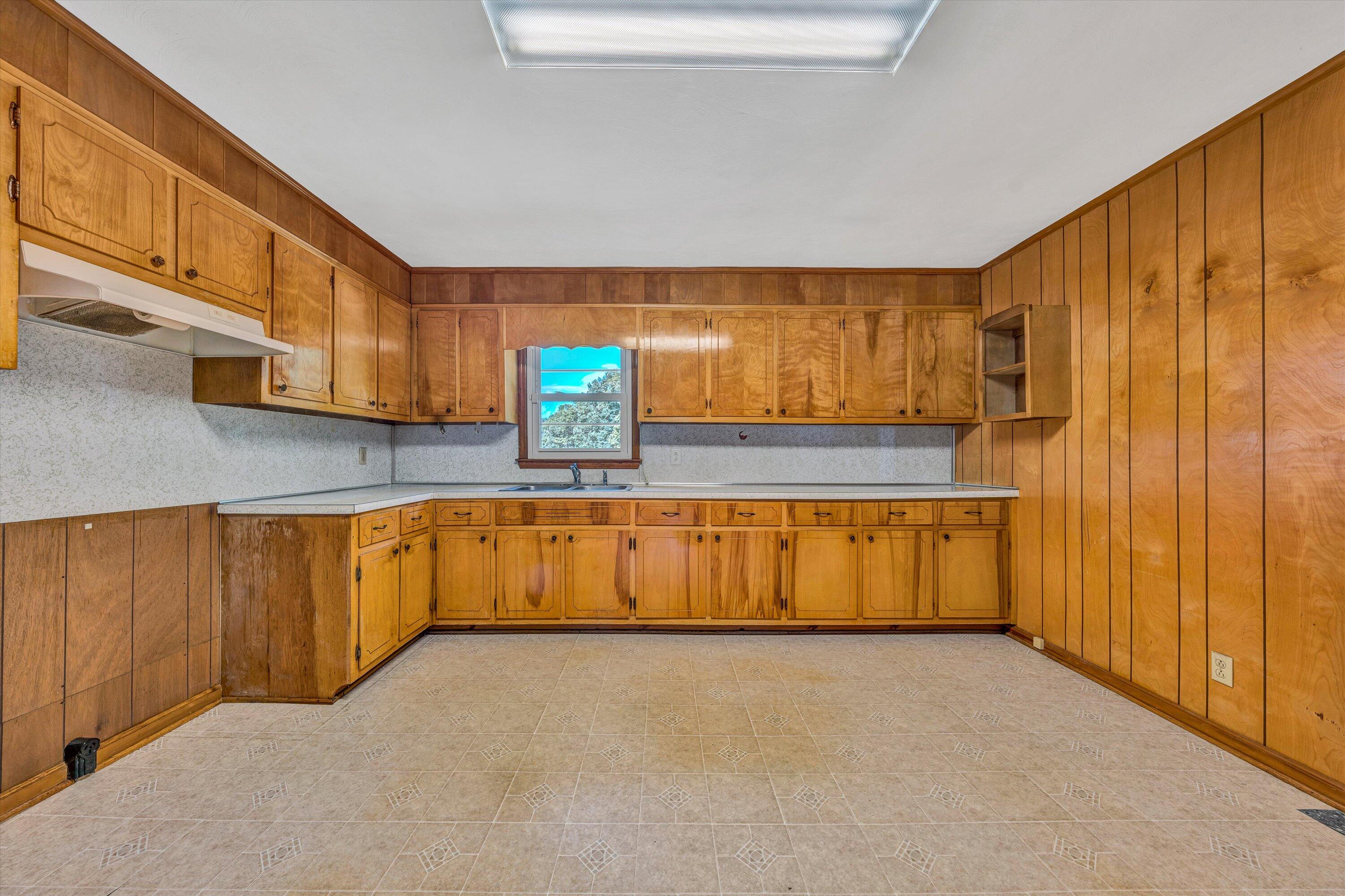 20083 Snow Creek Road Penhook, VA 24137 - Photo 5 of 31 Kitchen