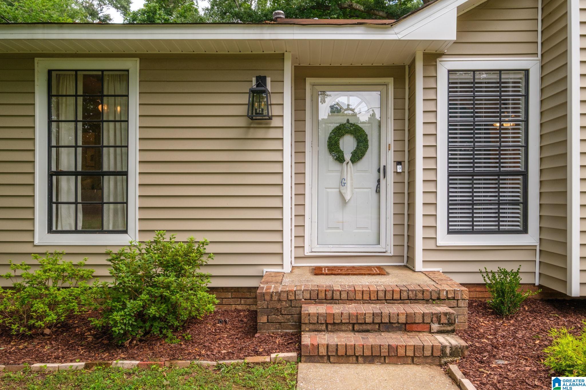 100 Hummingbird Circle Alabaster, AL 35007 - Photo 2 of 43