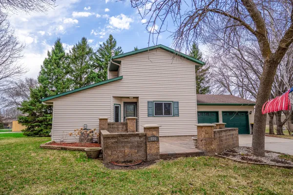 $285,000 | 600 33rd Street Northwest, Willmar, MN 56201