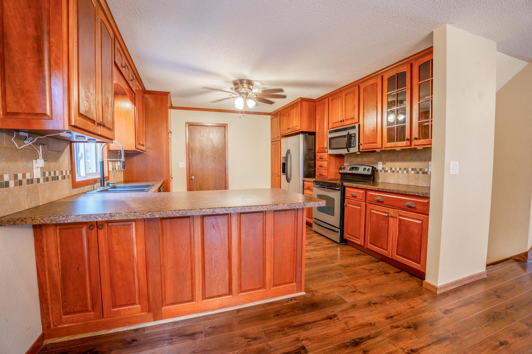 600 33rd Street Northwest Willmar, MN 56201 - Photo 8 of 33