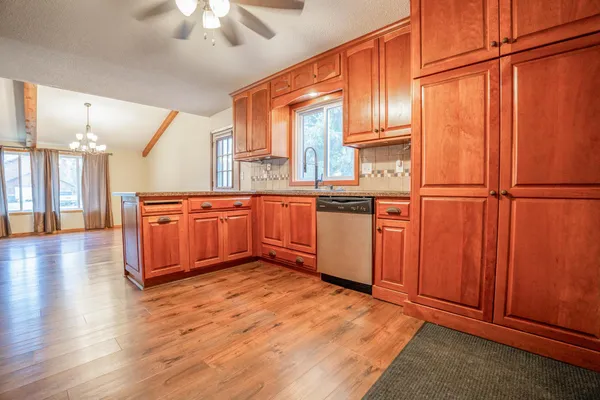 $285,000 | 600 33rd Street Northwest, Willmar, MN 56201