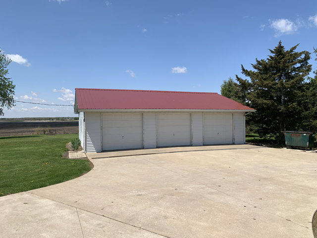 3355 East 7th Road LaSalle, IL 61301 - Photo 5 of 42