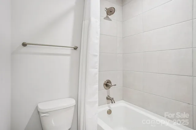 a bath room with a toilet and a sink
