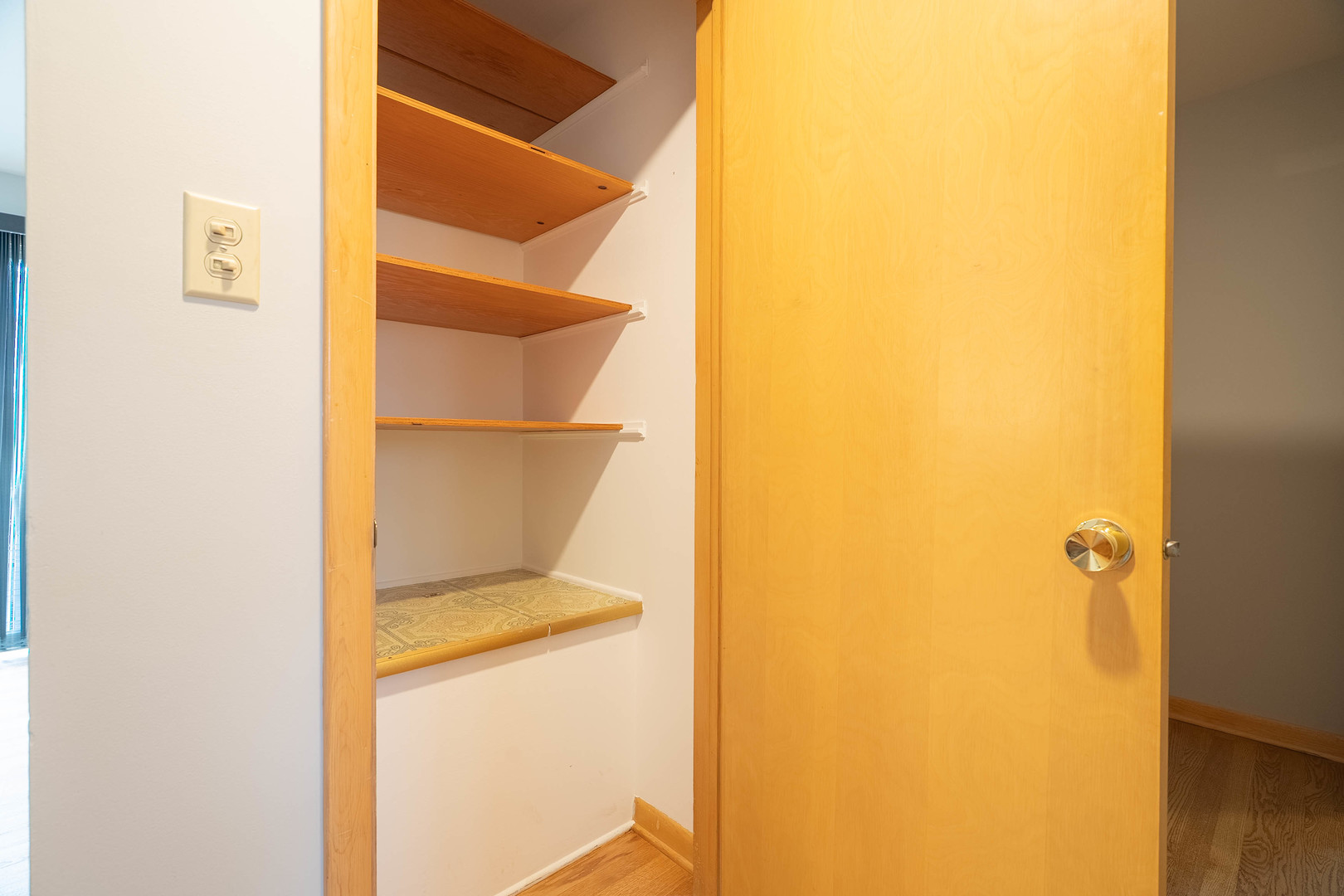 17258 William Street Lansing, IL 60438 - Photo 14 of 34 a bathroom with a shower