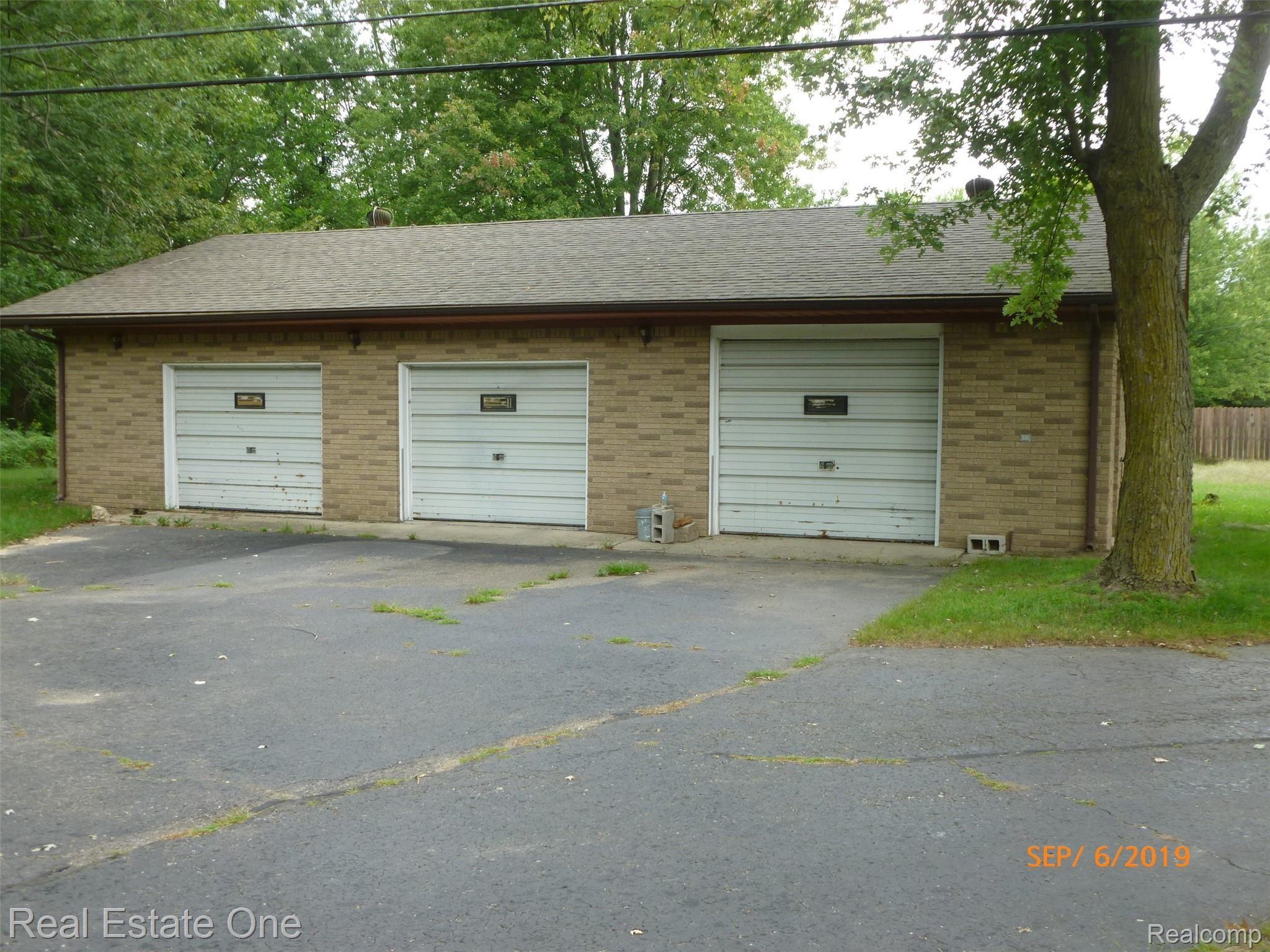 47160 Willis Road Belleville, MI 48111 - Photo 3 of 19 P1050136.JPG