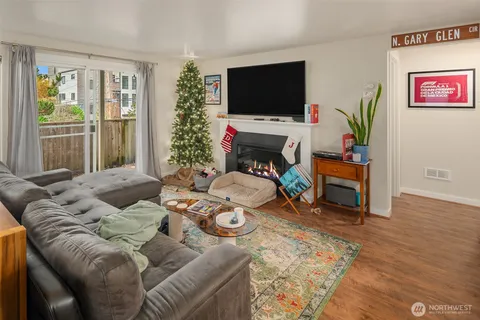 $1,550,000 | 3021 21st Avenue West, Seattle, WA 98199