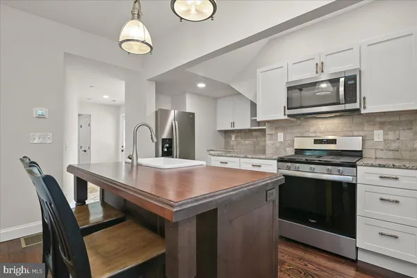 a view of an empty room with closet area