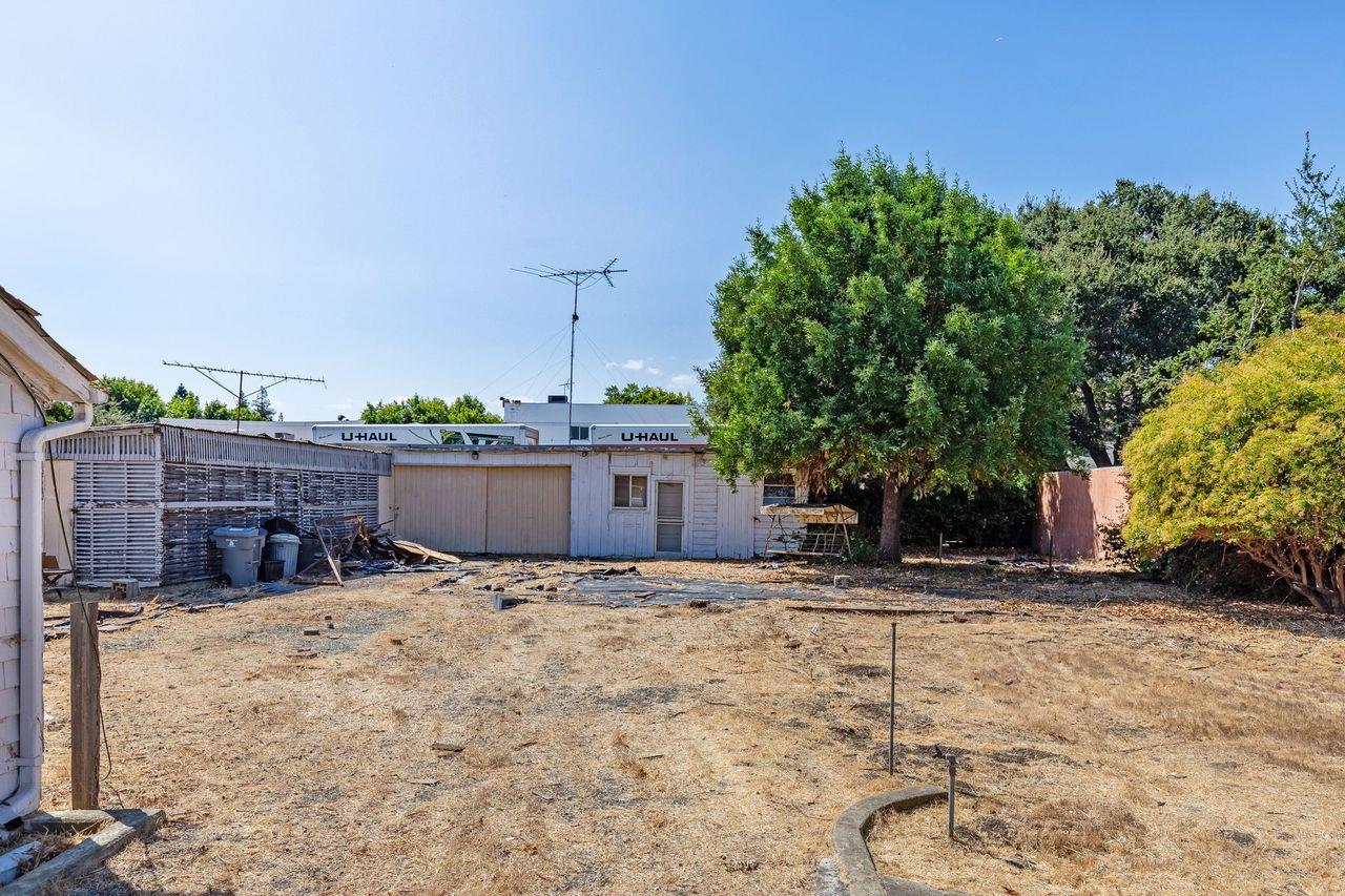 89 Centre Street Mountain View, CA 94041 - Photo 4 of 31 a house with a tree in front of it