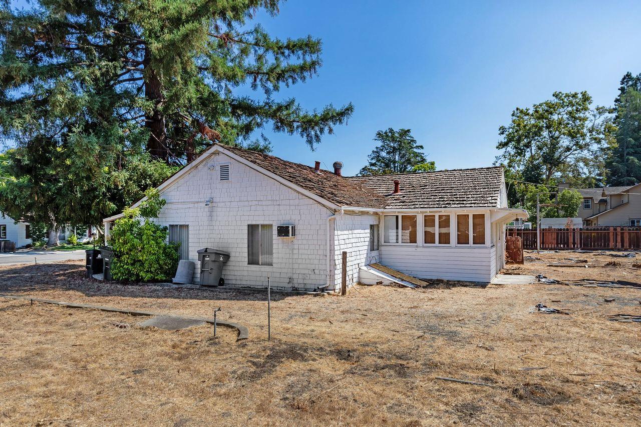 89 Centre Street Mountain View, CA 94041 - Photo 6 of 31 front view of a house with a yard