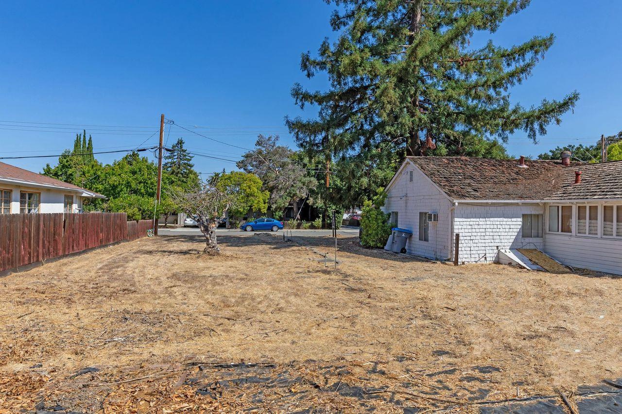 89 Centre Street Mountain View, CA 94041 - Photo 7 of 31 a house view with a outdoor space