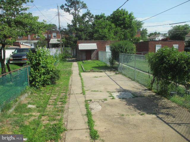 7044 Belclare Road Baltimore, MD 21222 - Photo 6 of 8 a view of a back yard