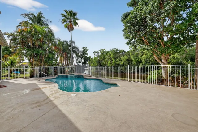 $419,990 | 590 Southwest St Johns Bay, Port St. Lucie, FL 34986