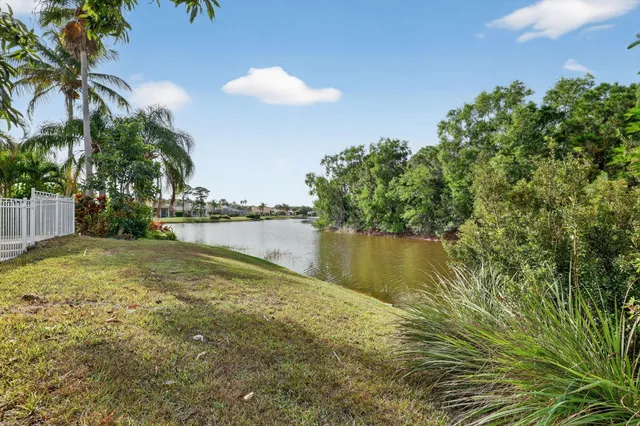 $419,990 | 590 Southwest St Johns Bay, Port St. Lucie, FL 34986