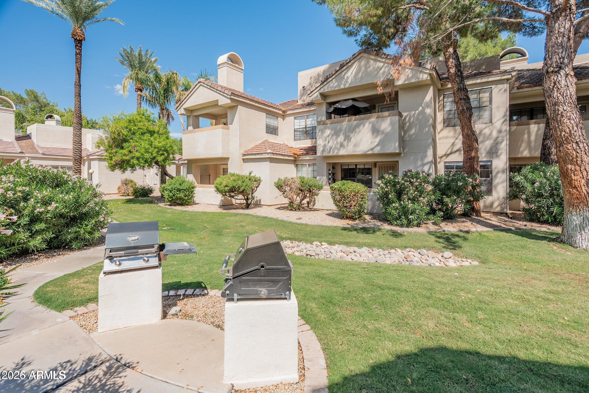 6885 East Cochise Road, Unit 132 Paradise Valley, AZ 85253 - Photo 4 of 10 a house view with a garden space
