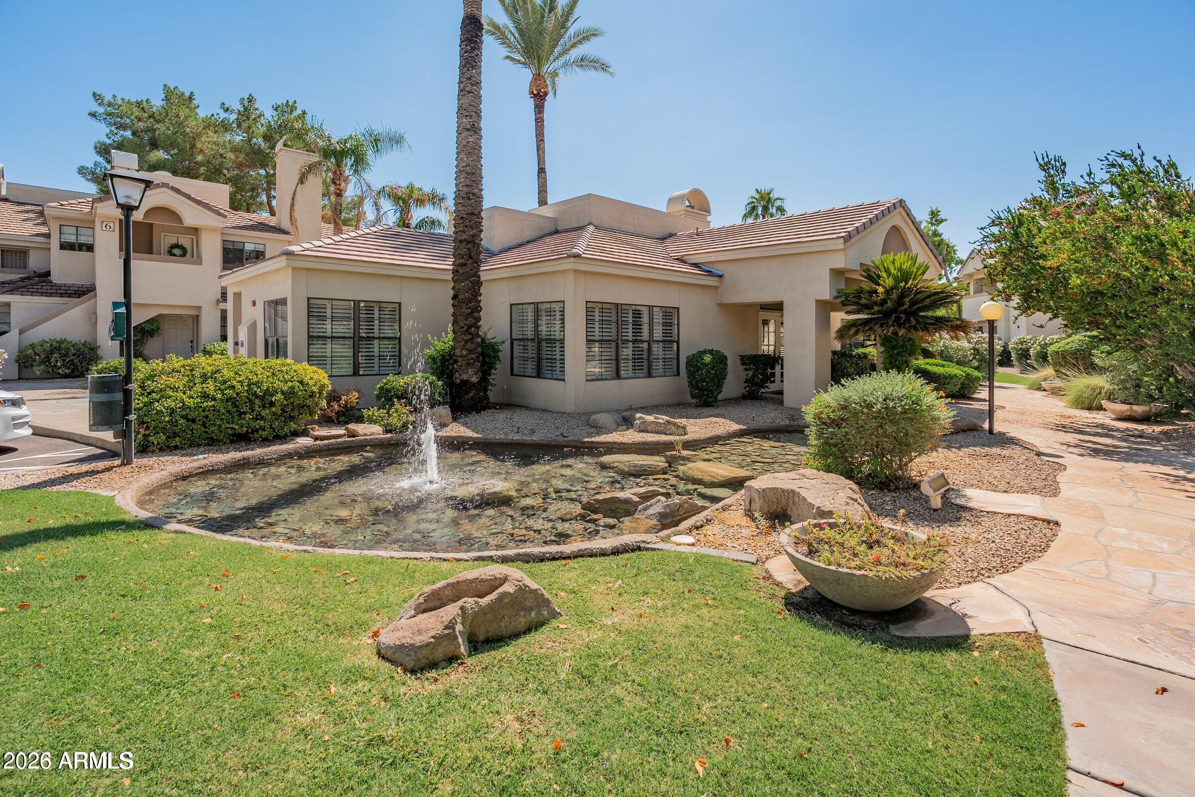 6885 East Cochise Road, Unit 132 Paradise Valley, AZ 85253 - Photo 7 of 10 a front view of a house with garden