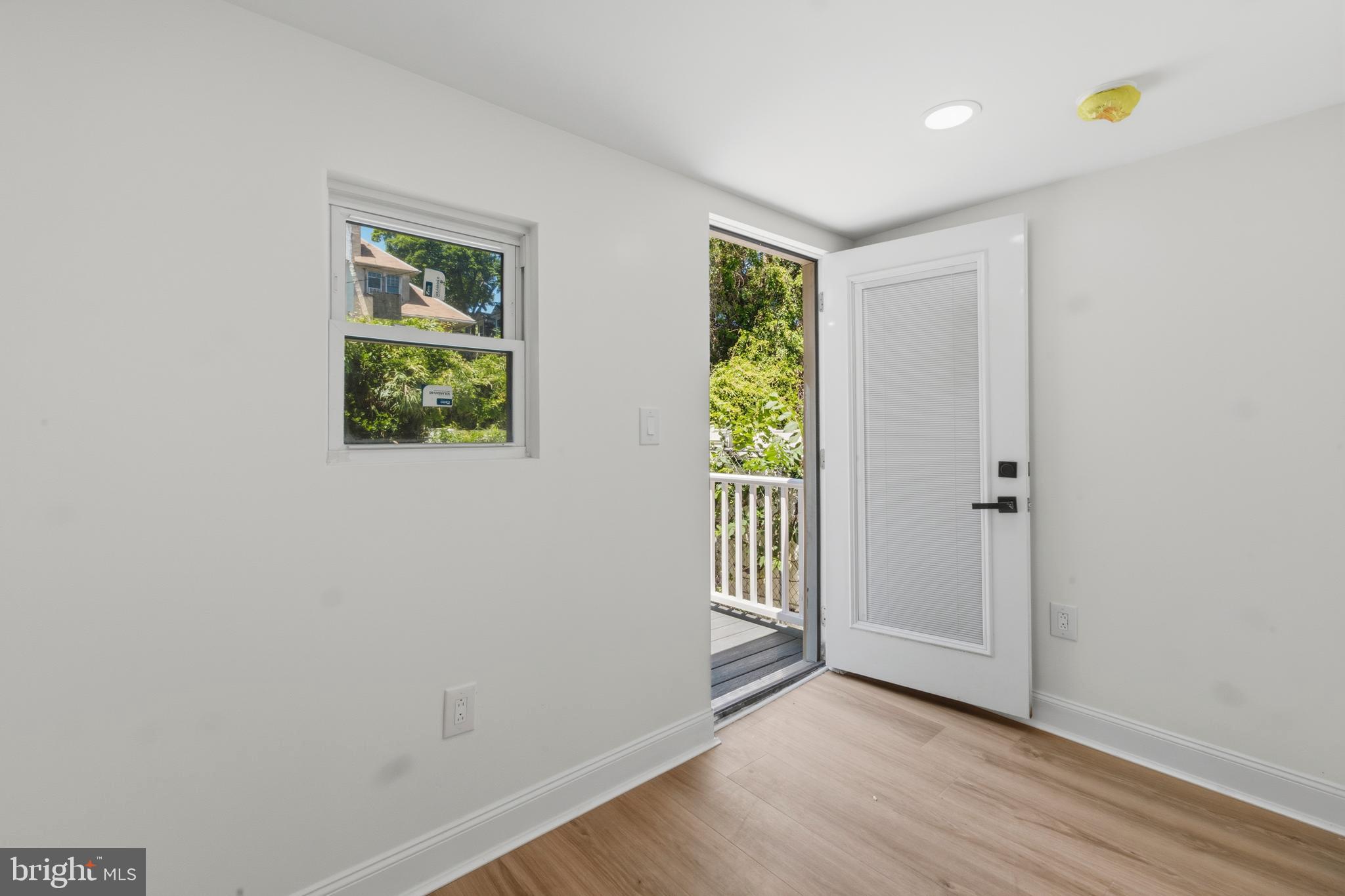 83 West Sharpnack Street Philadelphia, PA 19119 - Photo 5 of 38