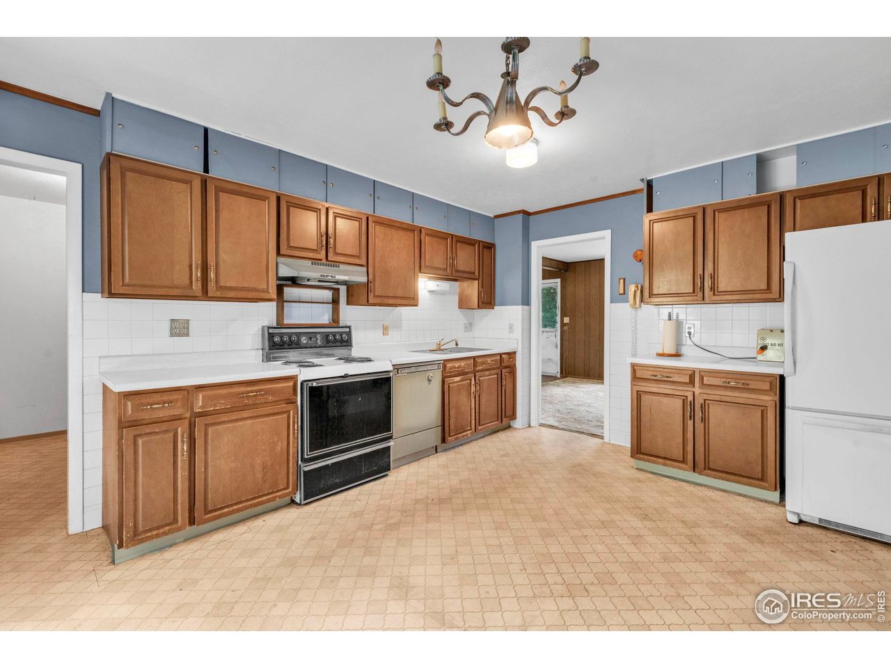 1380 Ithaca Drive Boulder, CO 80305 - Photo 1 of 31 Kitchen