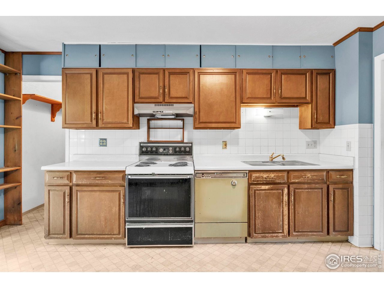 1380 Ithaca Drive Boulder, CO 80305 - Photo 3 of 31 Kitchen