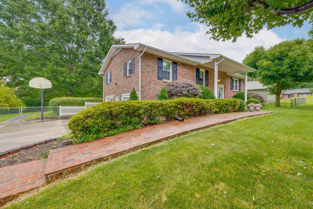 563 Jobe Road Elizabethton, TN 37643 - Photo 4 of 54 003