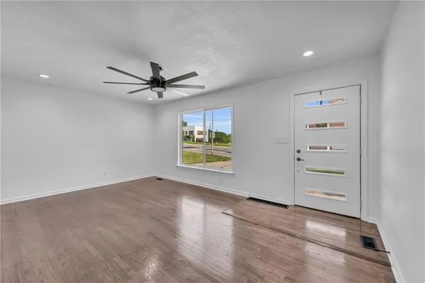 $385,000 | 4709 West 75th Street, Prairie Village, KS 66208
