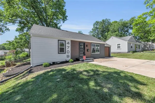 $385,000 | 4709 West 75th Street, Prairie Village, KS 66208
