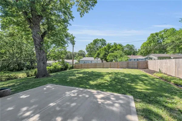 $385,000 | 4709 West 75th Street, Prairie Village, KS 66208