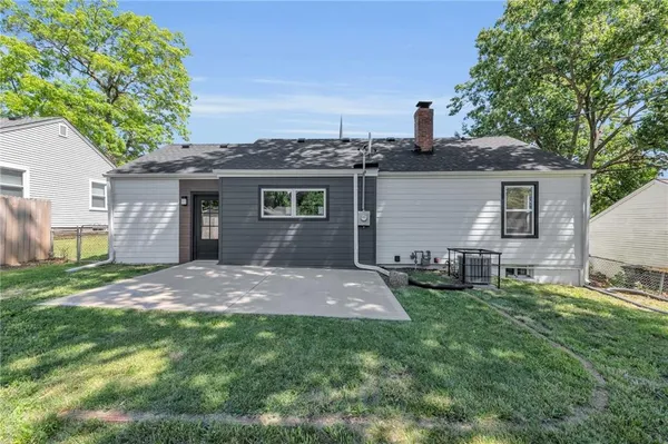 $385,000 | 4709 West 75th Street, Prairie Village, KS 66208