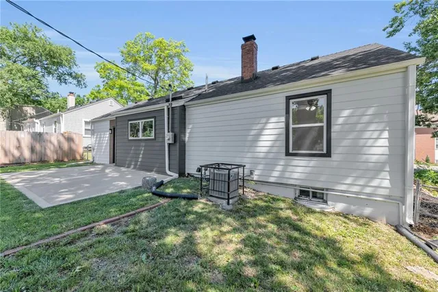 $394,000 | 4709 West 75th Street, Prairie Village, KS 66208