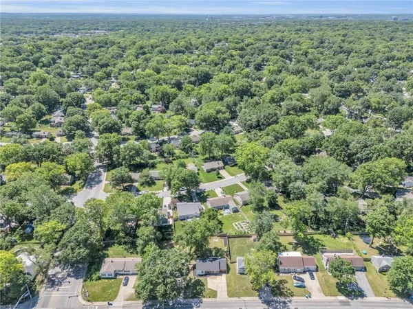 $385,000 | 4709 West 75th Street, Prairie Village, KS 66208