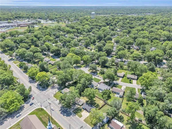 $385,000 | 4709 West 75th Street, Prairie Village, KS 66208