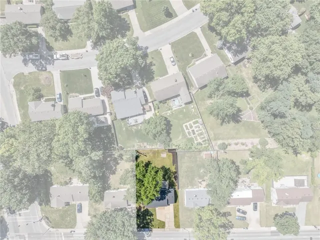 $394,000 | 4709 West 75th Street, Prairie Village, KS 66208