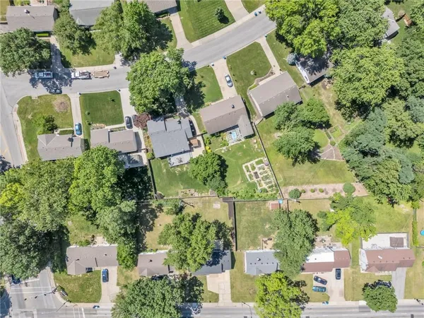 $385,000 | 4709 West 75th Street, Prairie Village, KS 66208